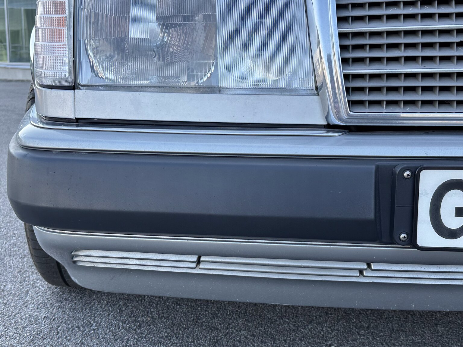 Exterior image of 1992 Mercedes-Benz 300 CE-24