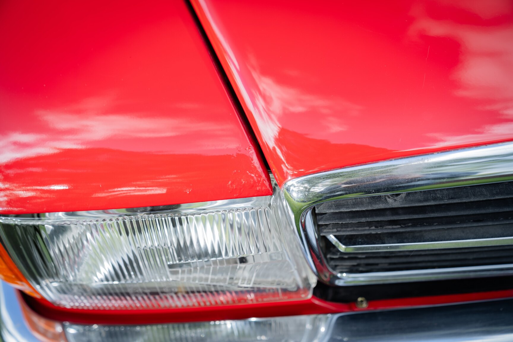 Exterior image of 1975 Mercedes-Benz 350 SLC