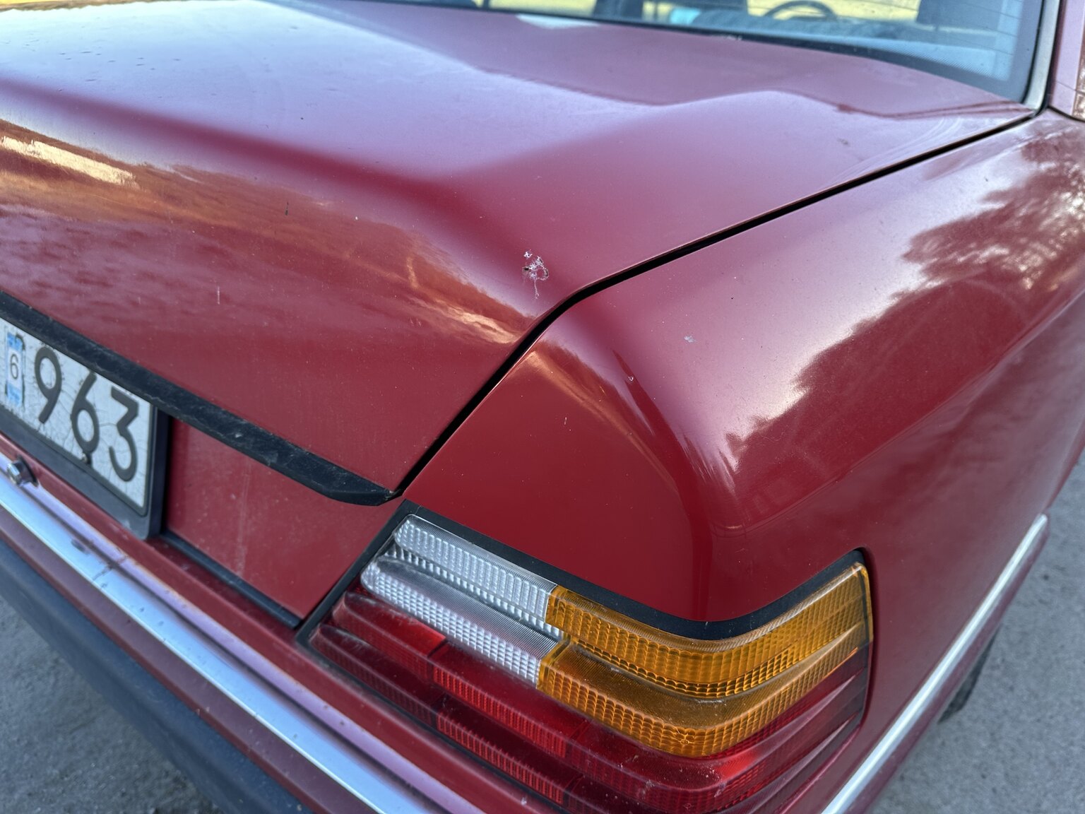 Exterior image of 1990 Mercedes-Benz 200 E