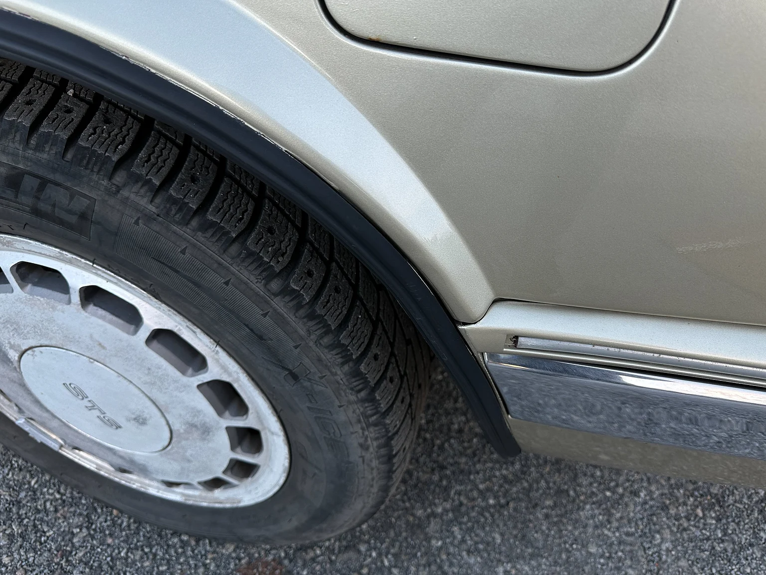 Exterior image of 1989 Cadillac Seville (96)