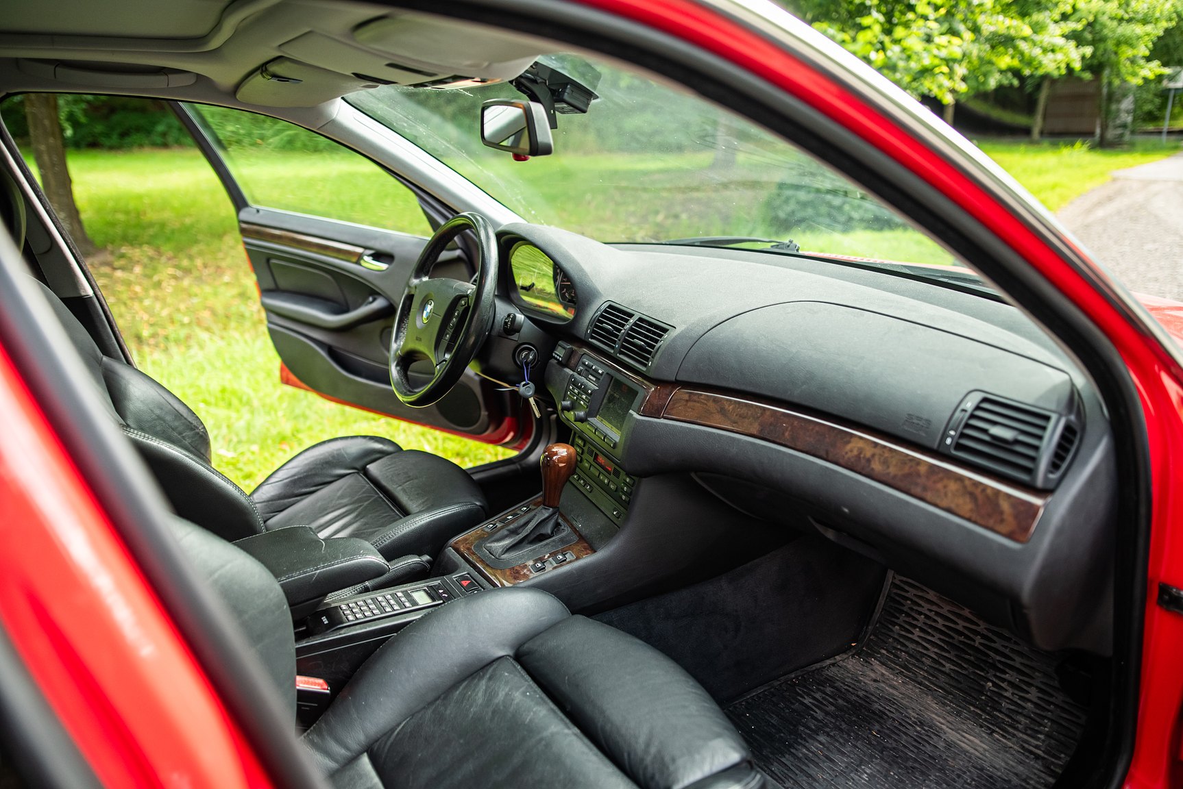Interior image of 2001 BMW 330Xi