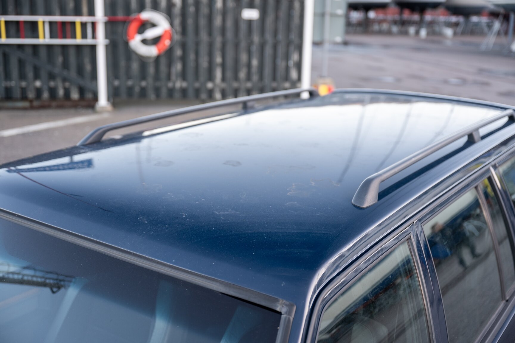 Exterior image of 1998 Volvo 940 Turbo