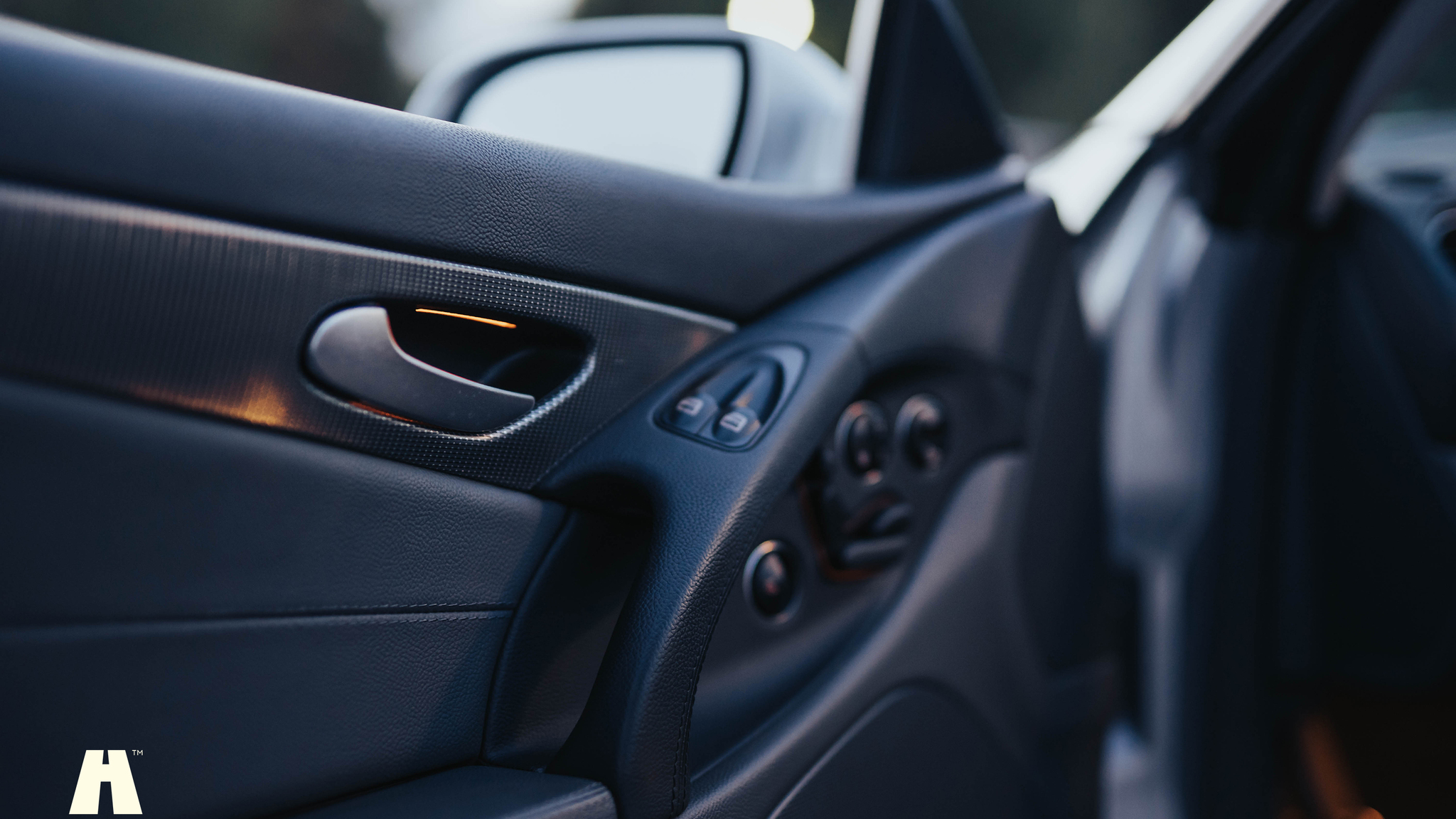 Interior image of 2006 Mercedes Benz SL350 (5)