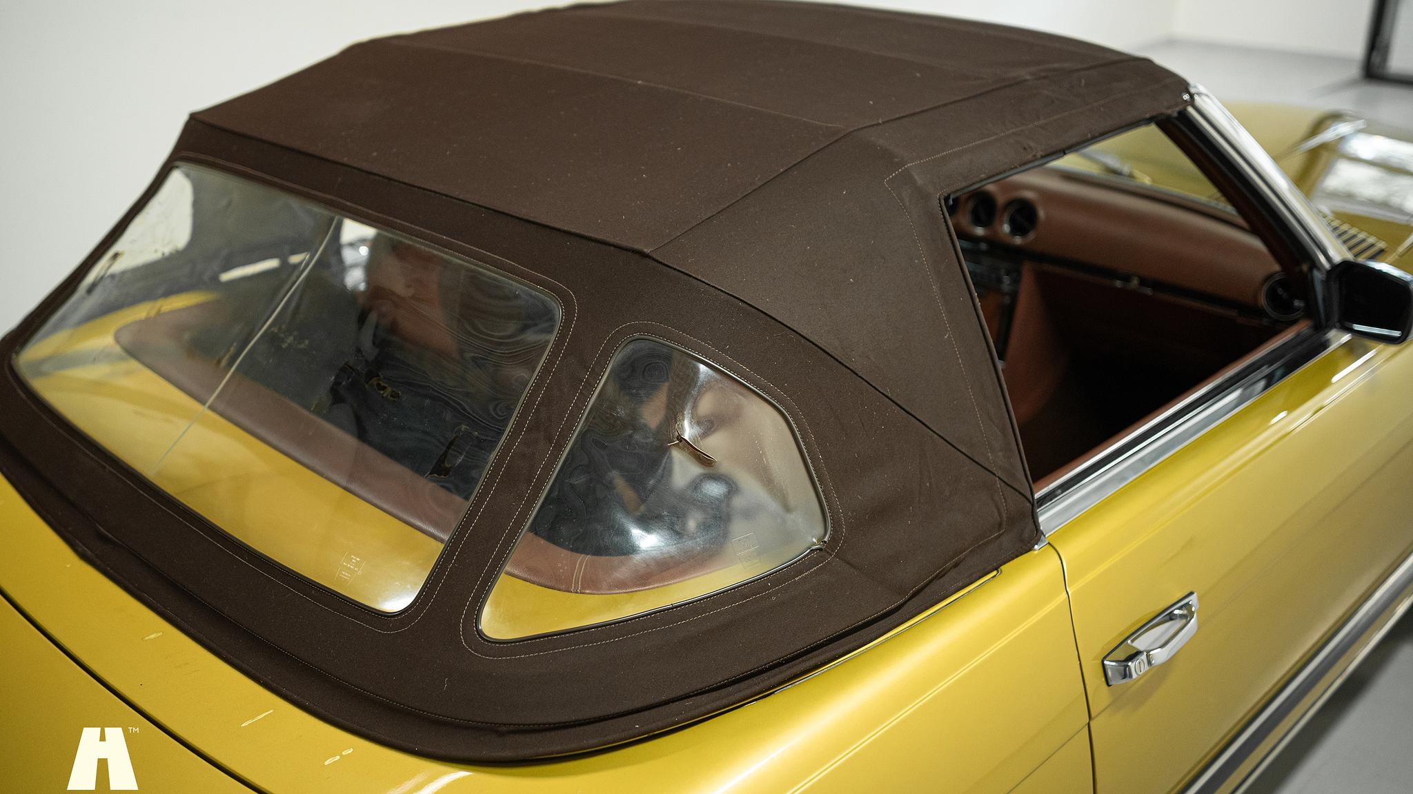 Exteriörbild på 1975 Mercedes SL 350