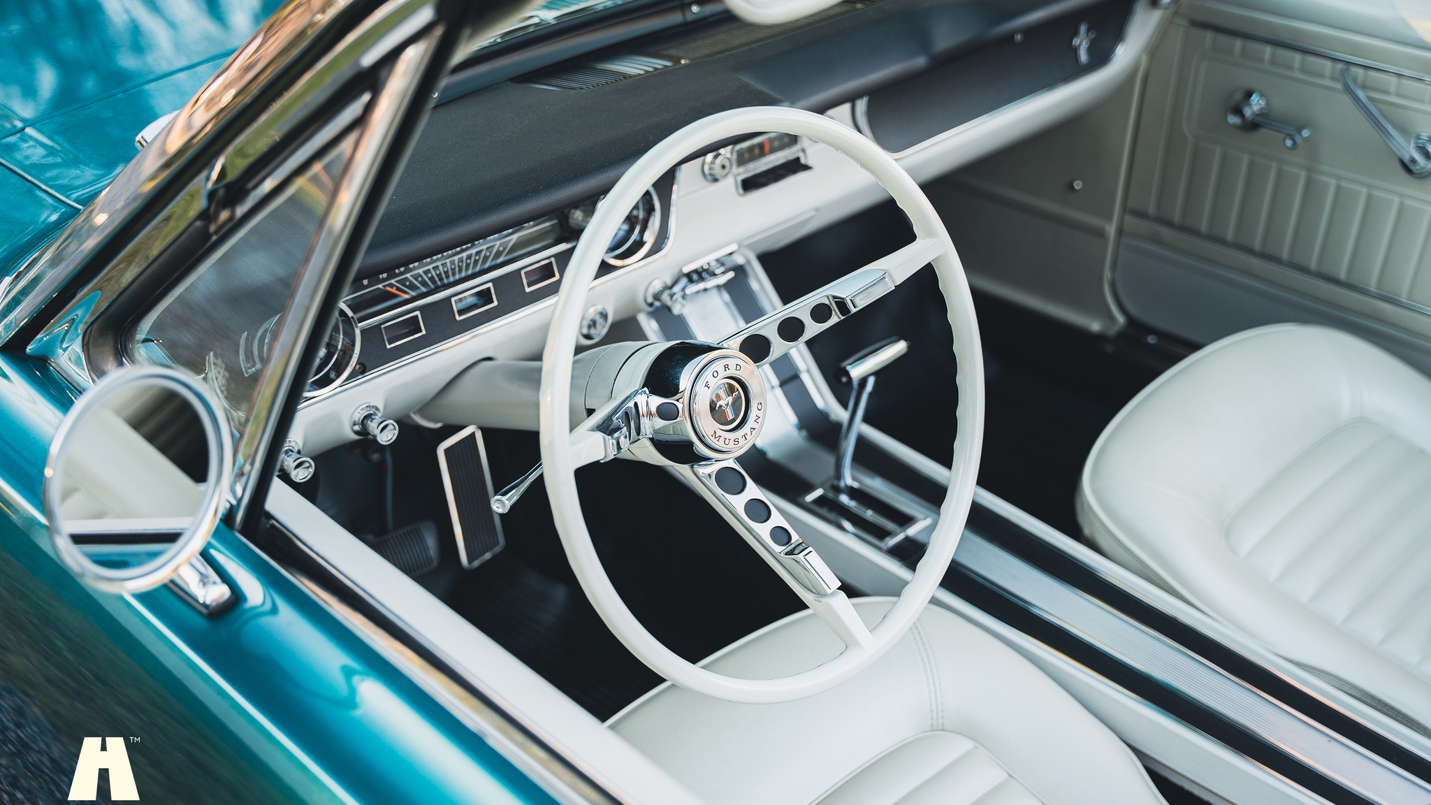 Interior image of 1965 Ford Mustang Cabriolet (15)