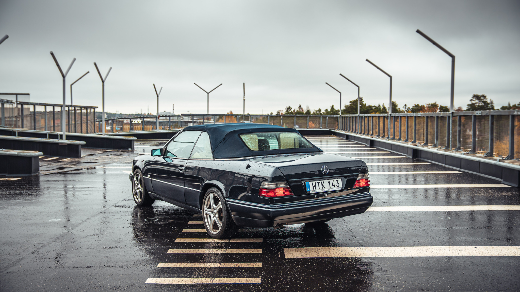 Exteriörbild på 1995 Mercedes Benz E320 Cabriolet (8)