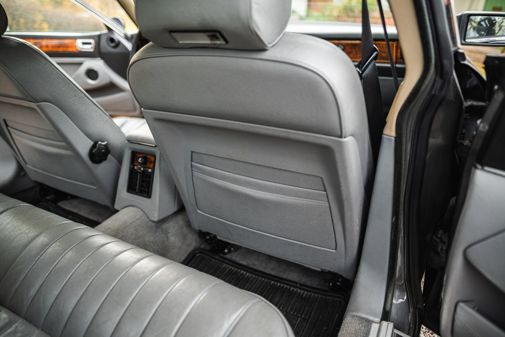 Innenraumfoto von 1988 Jaguar XJ Sovereign