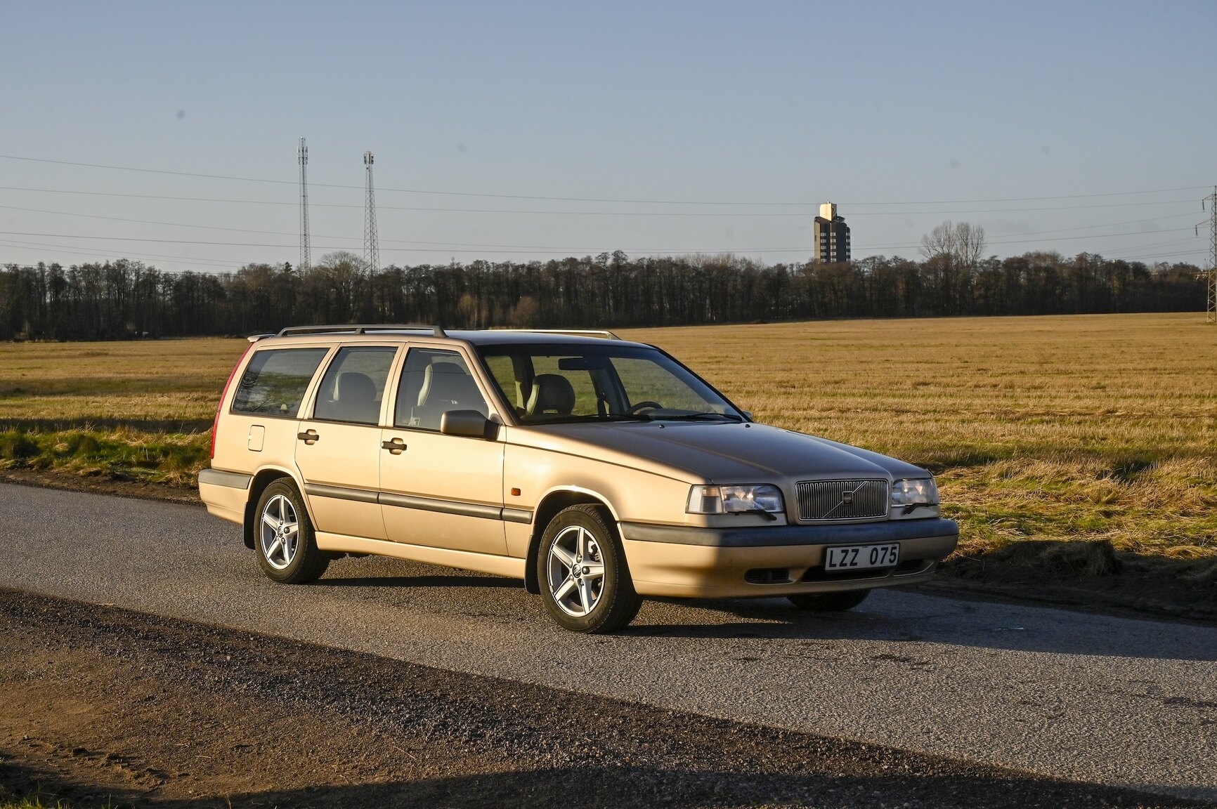 Exterior image of 1996 Volvo 855GLT