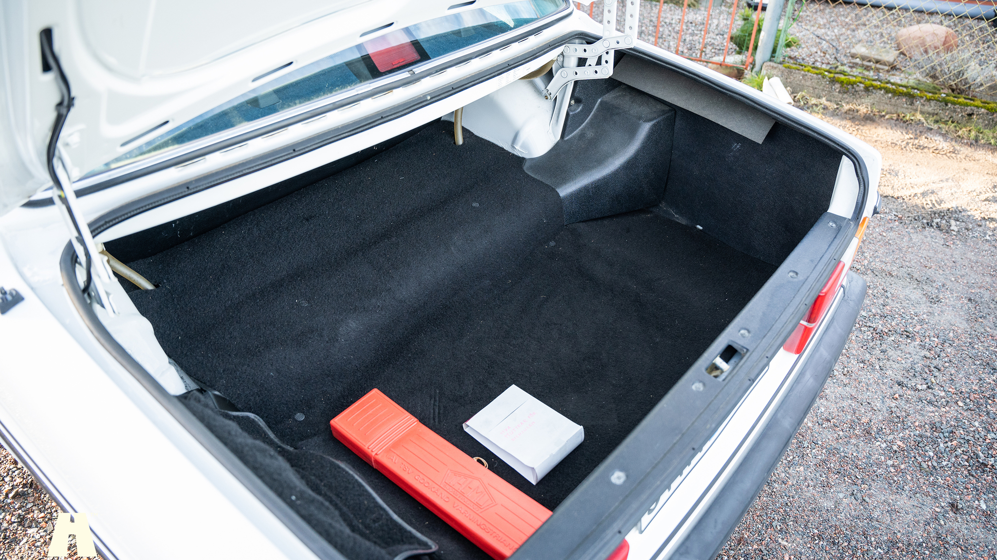 Innenraumfoto von 1988 Volvo 240 GL