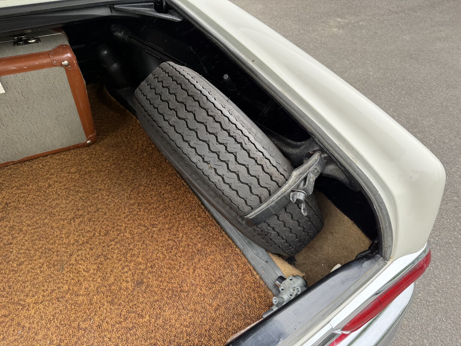 Interiörbild 1963 Mercedes-Benz 220 SE