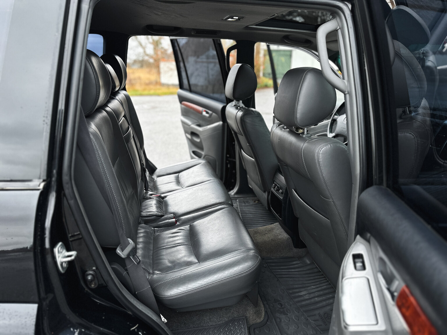 Interior image of 2004 Toyota Land Cruiser