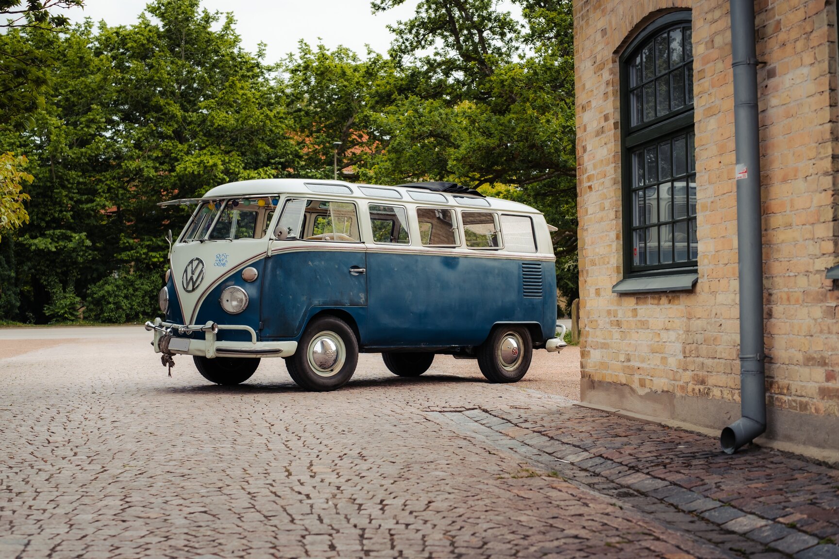 Aussenfoto 1964 Volkswagen Kleinbus Transporter 1500 Deluxe “21-fönsters Samba”