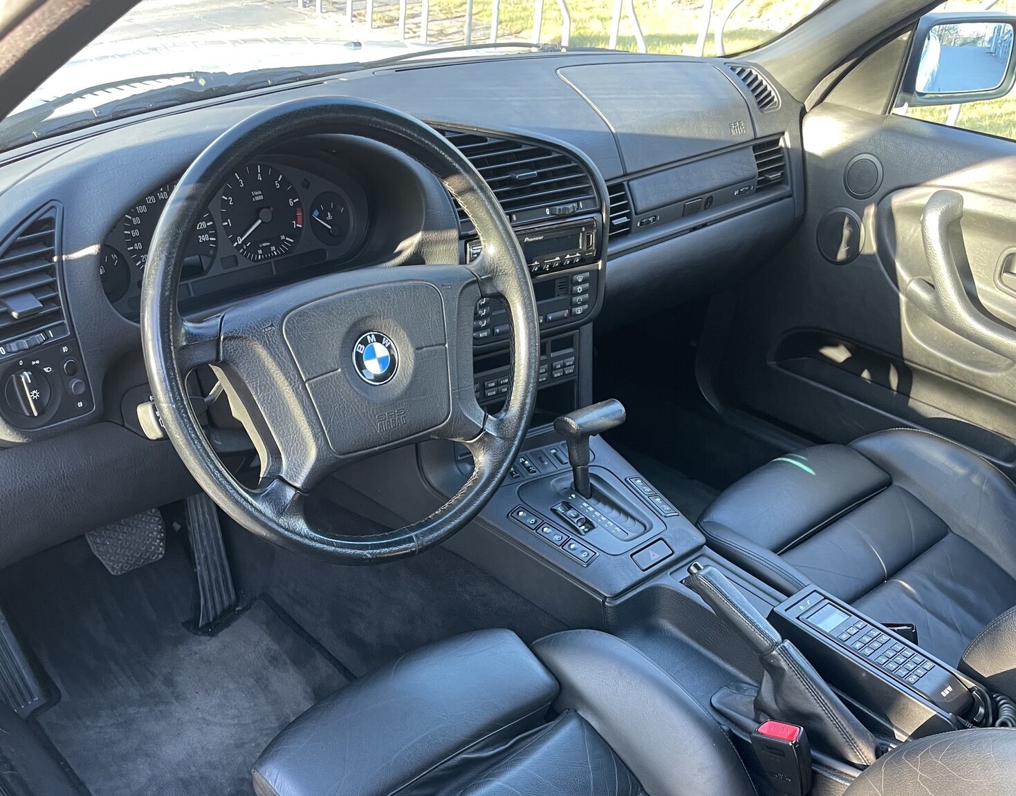Interior image of 1995 BMW 328 iA Convertible