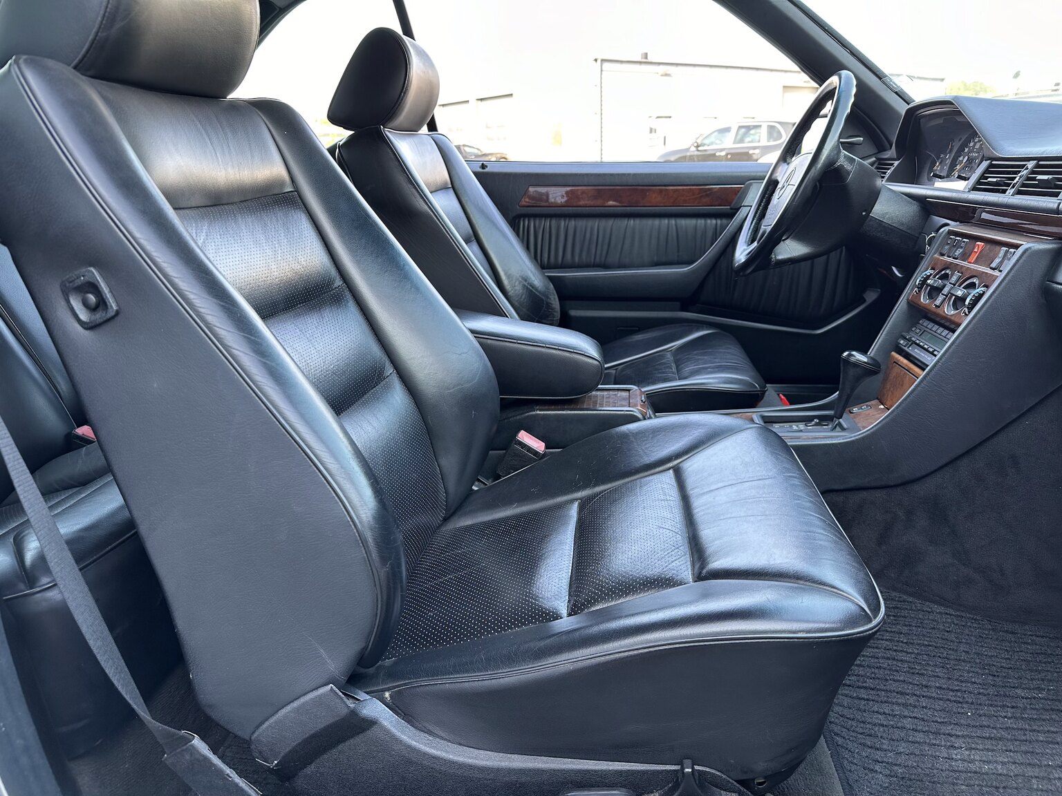 Interiörbild 1992 Mercedes-Benz 300 CE-24