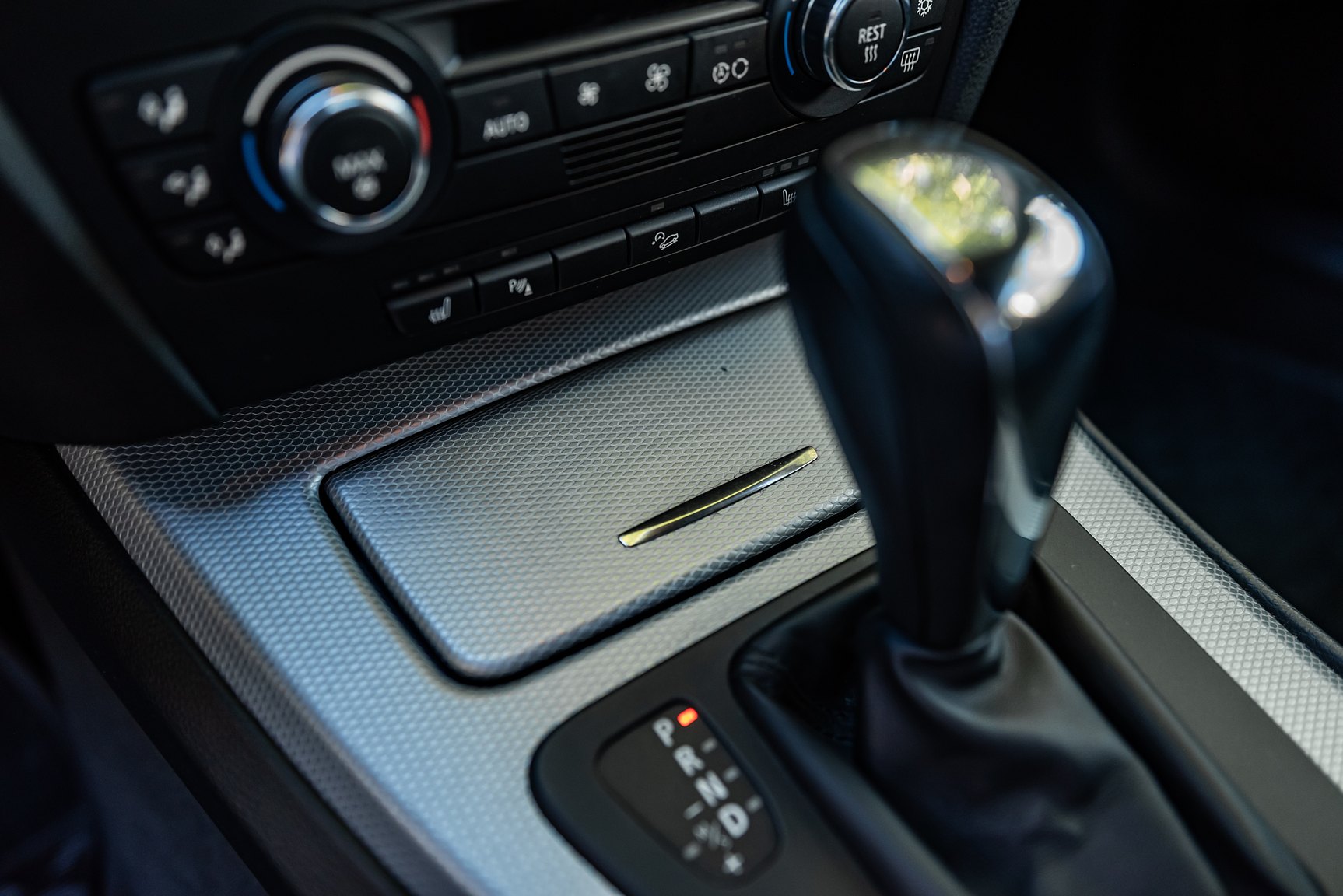 Interior image of 2009 BMW 325Xi