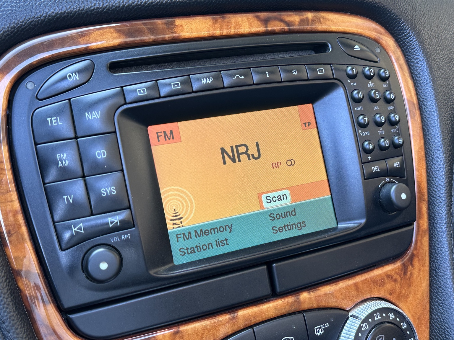 Innenraumfoto von 2002 Mercedes SL 500 (54)