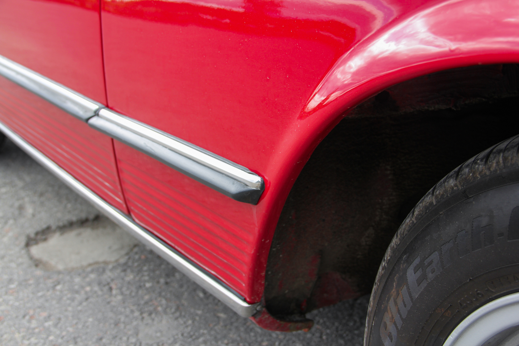 Exteriörbild på 1975 Mercedes-Benz 280 SL