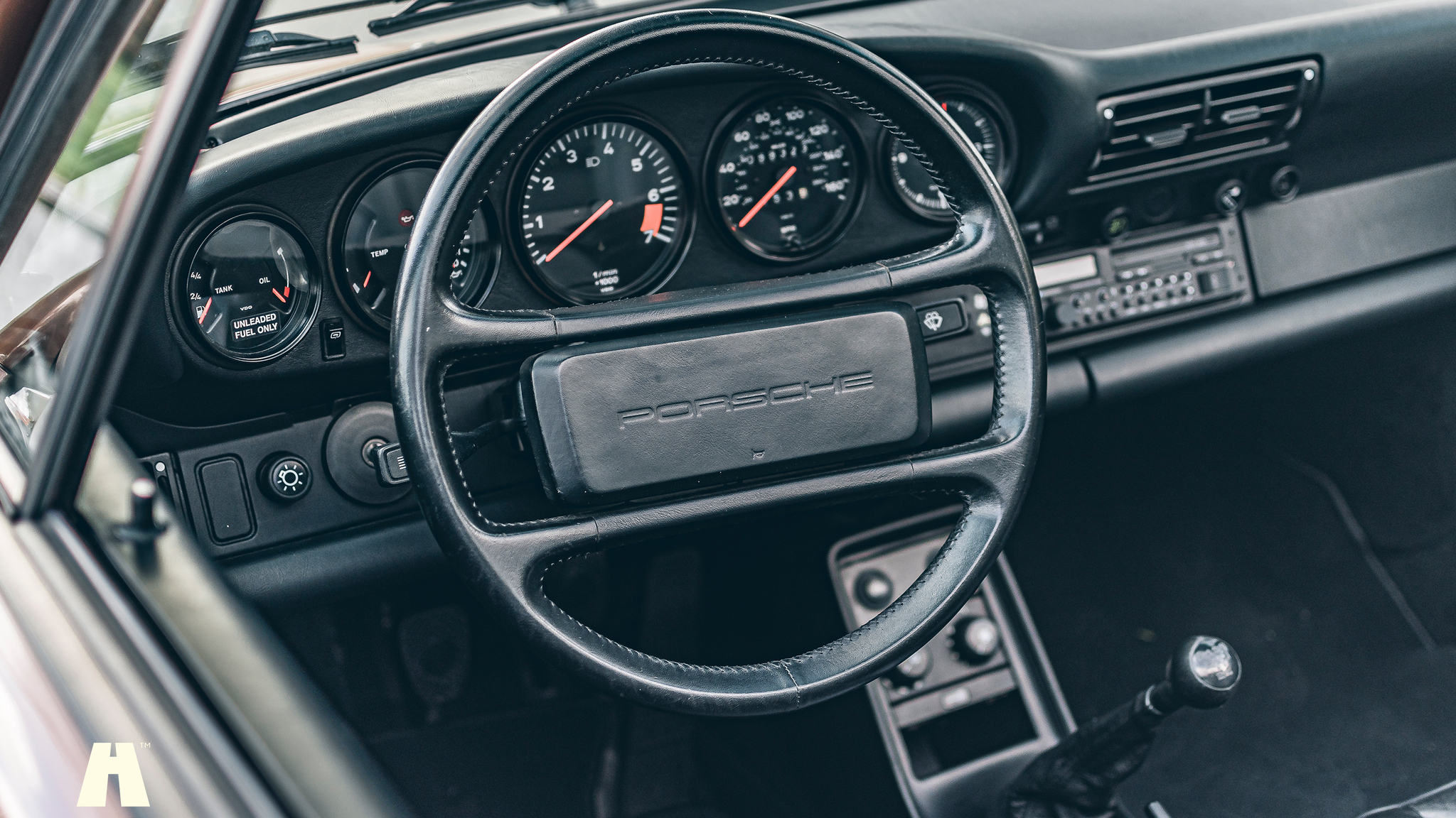Innenraumfoto von 1989 Porsche 911 Carrera 3.2 Targa (12)