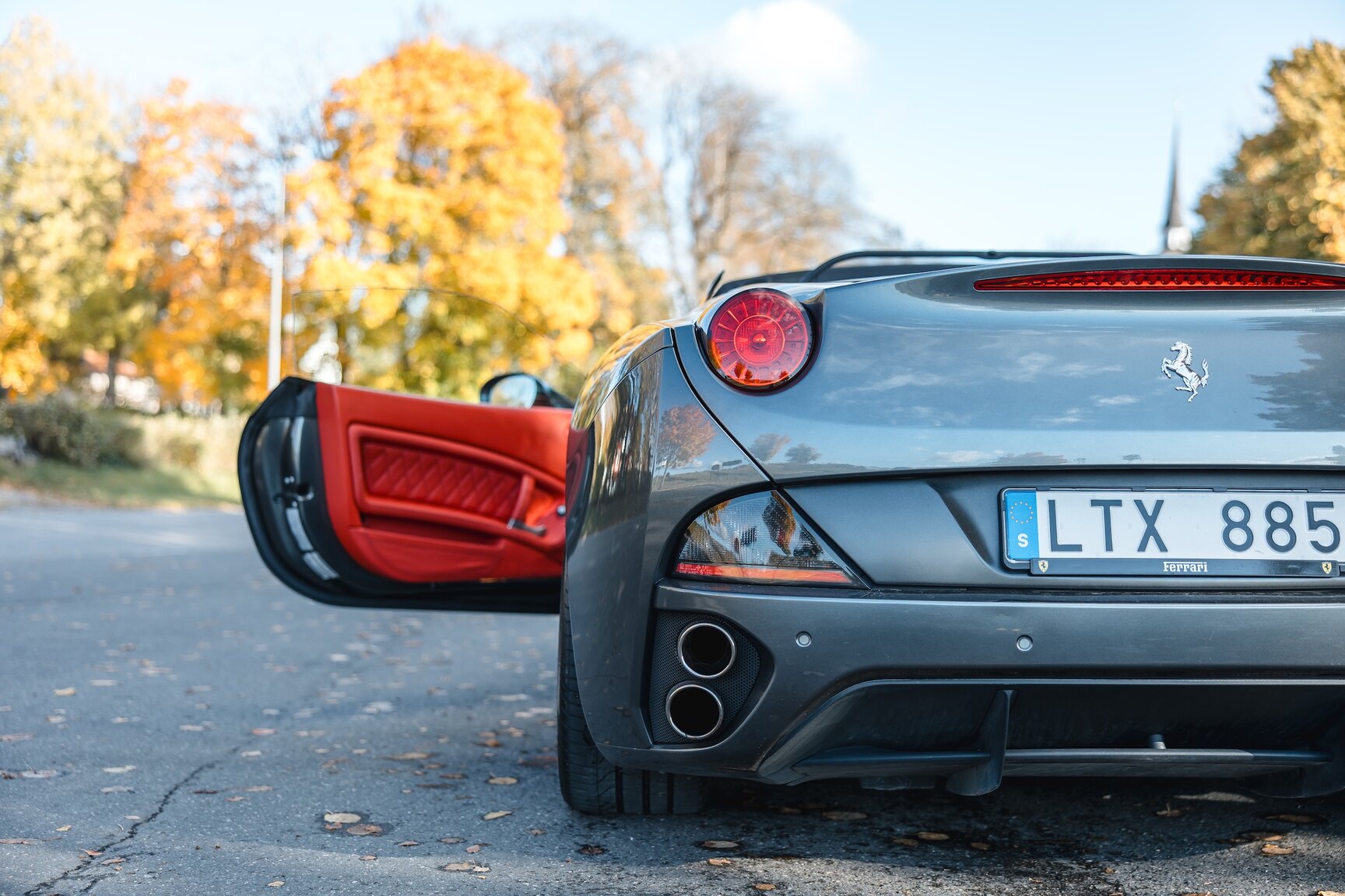 Exterior image of 2011 Ferrari California 