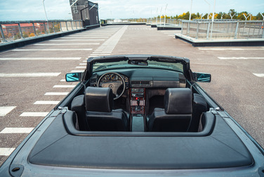 Exteriörbild på 1994 Mercedes SL320 (R129) 