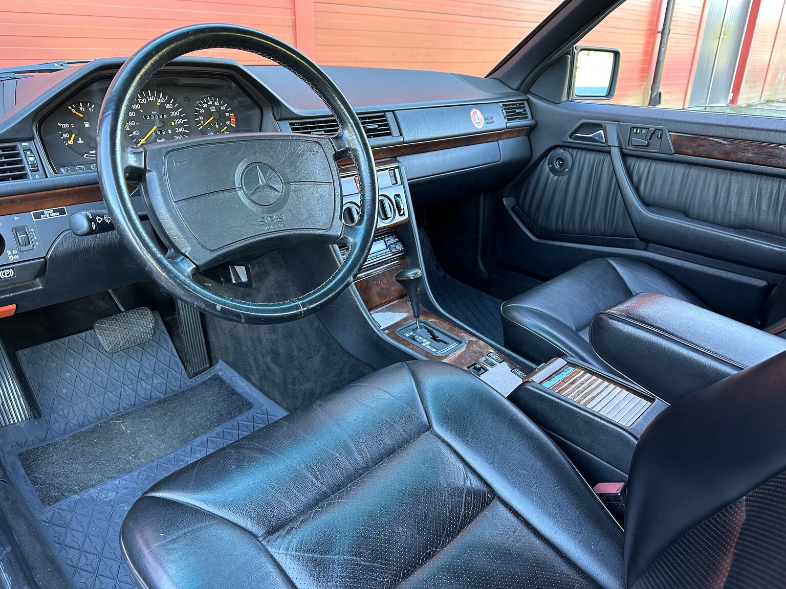 Interiörbild 1990 Mercedes-Benz 300 CE 24V