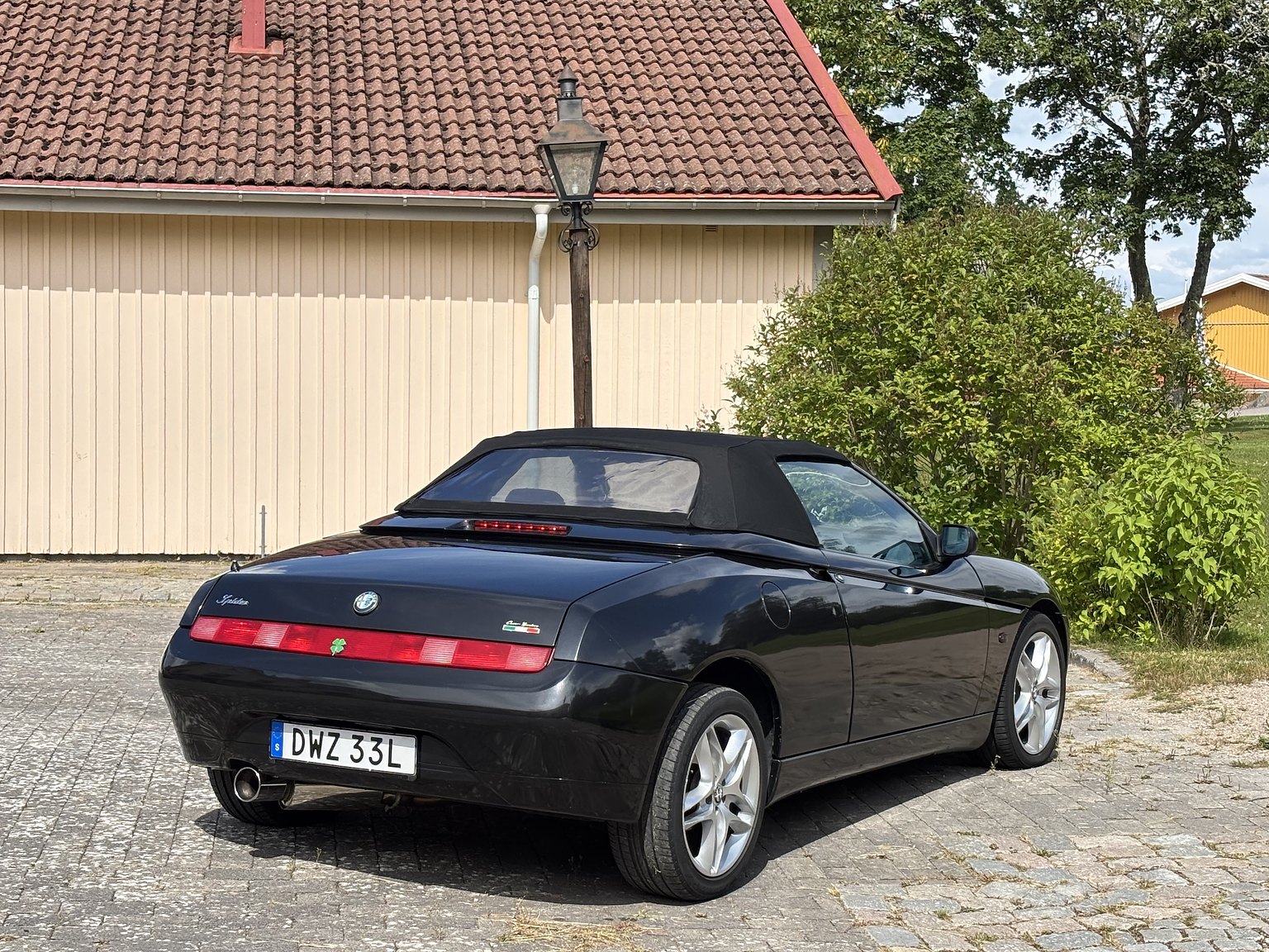 Exterior image of 2000 Alfa Romeo Spider 2.0 T.Spark 16V