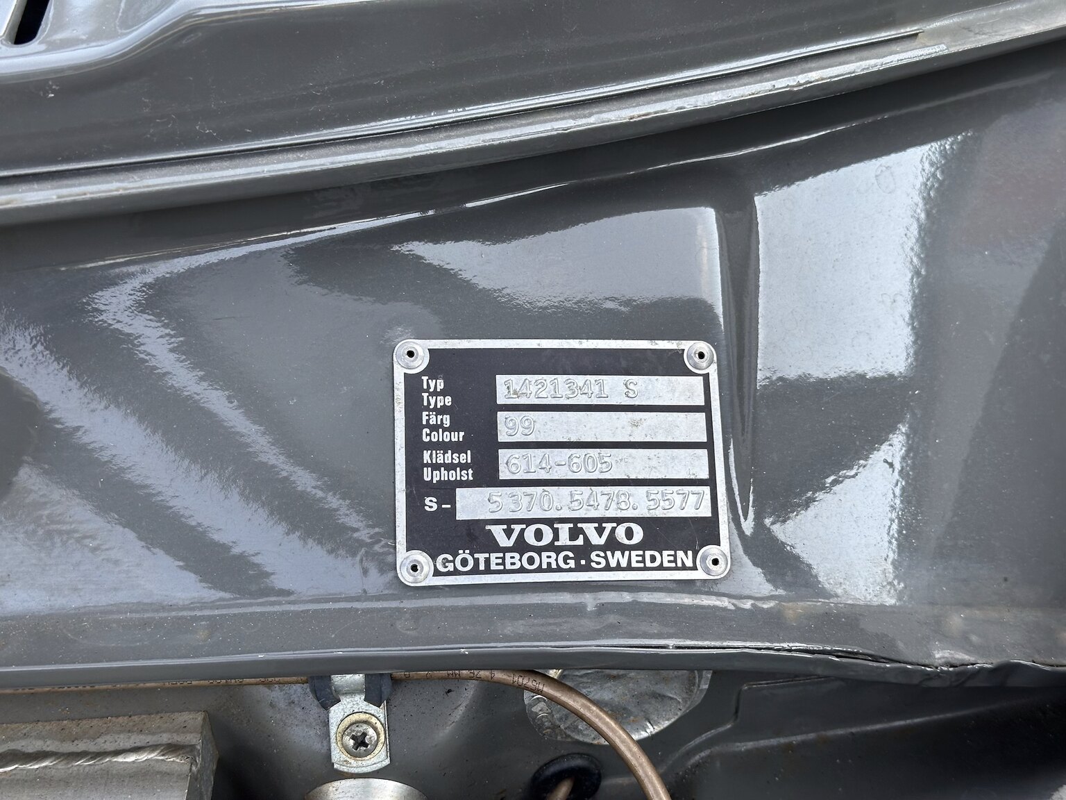 Image of 1969 Volvo 142 race car mechanics