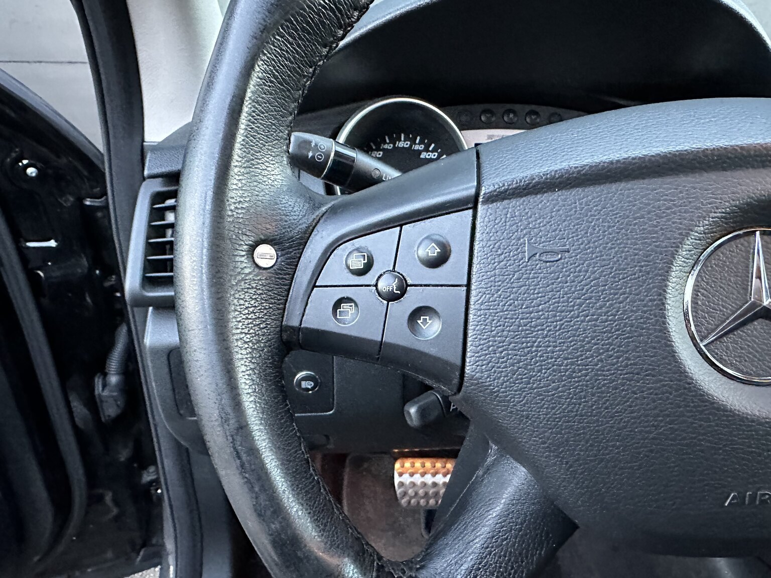 Innenraumfoto von 2007 Mercedes-Benz R63 AMG