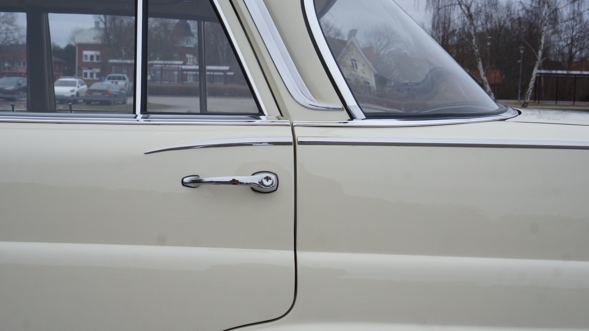 Exteriörbild på 1966 Mercedes-Benz 230 S