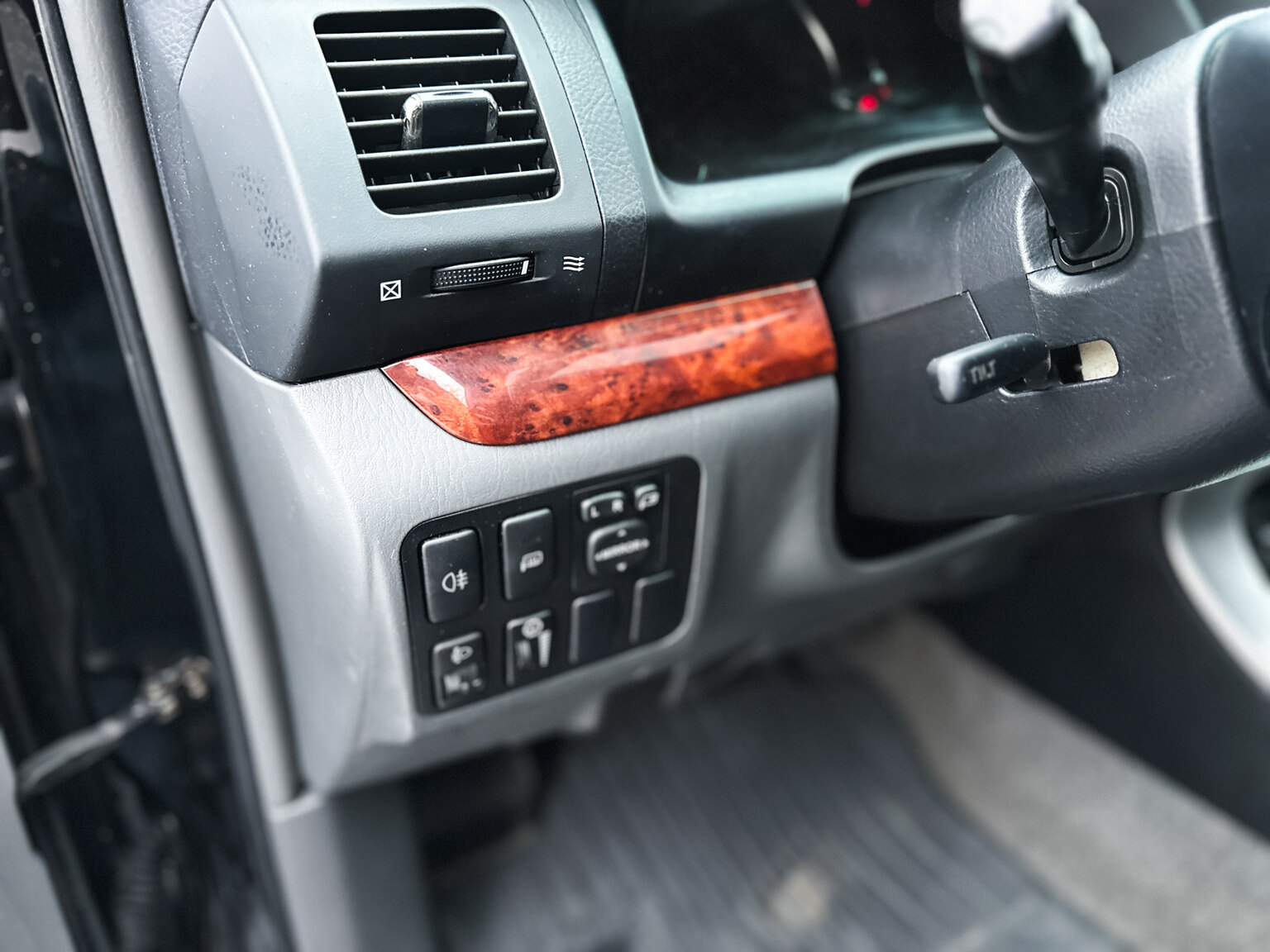 Interior image of 2004 Toyota Land Cruiser