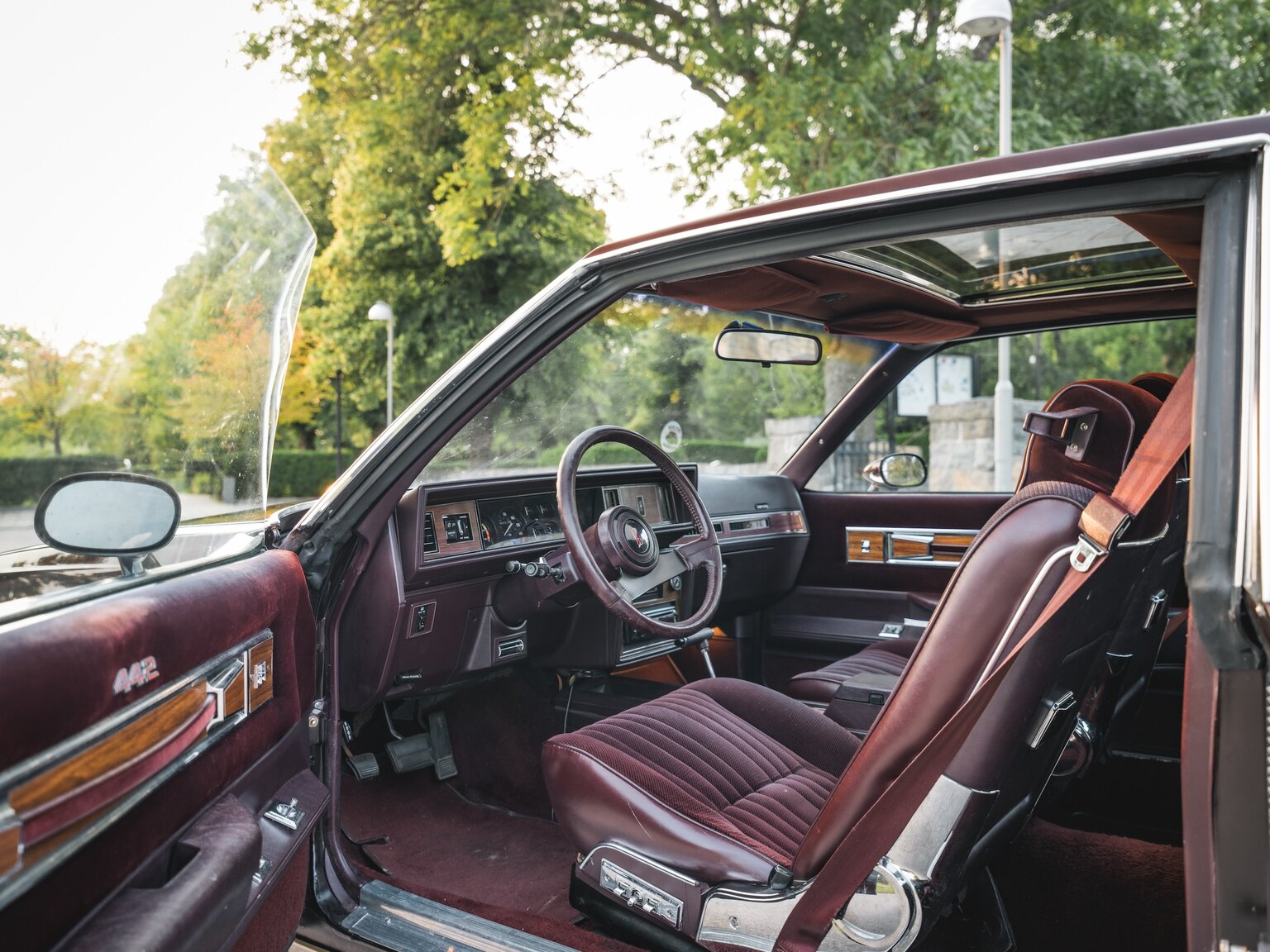 Innenraumfoto von 1986 Oldsmobile Cutlass 442