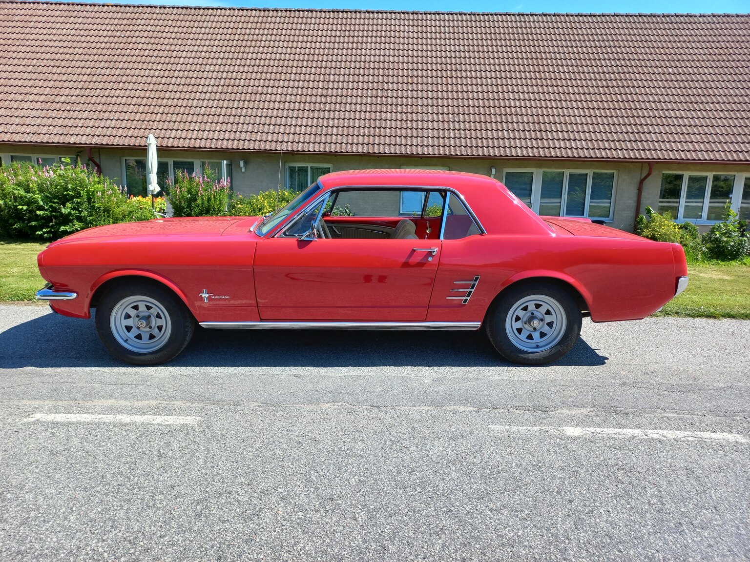 Exterior image of 1966 Ford Mustang Hardtop 3.3 