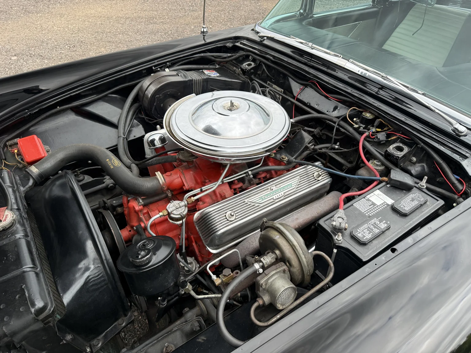 Image of 1957 Ford Thunderbird mechanics (4)