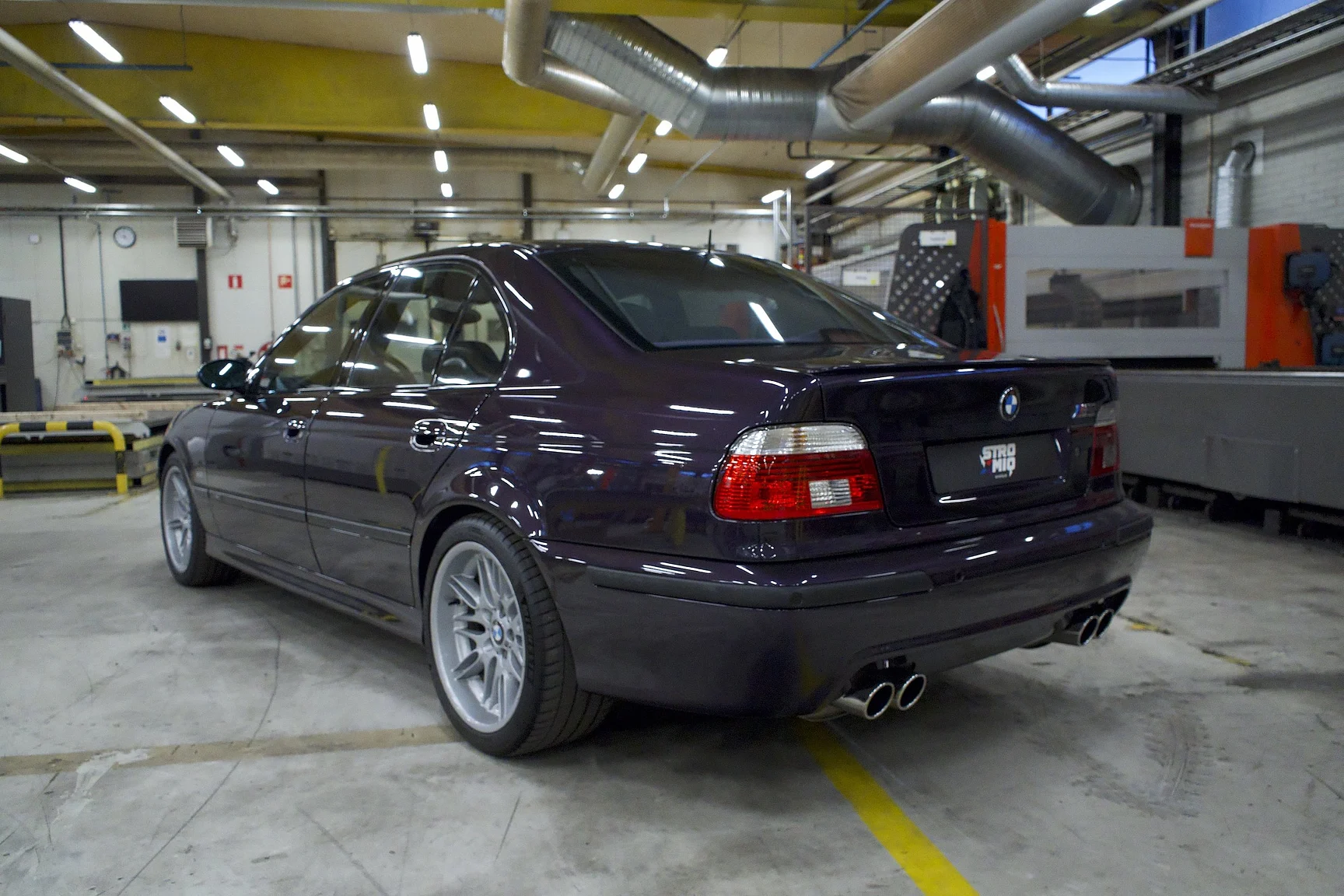 Exteriörbild på 2002 BMW M5 E39 (23)