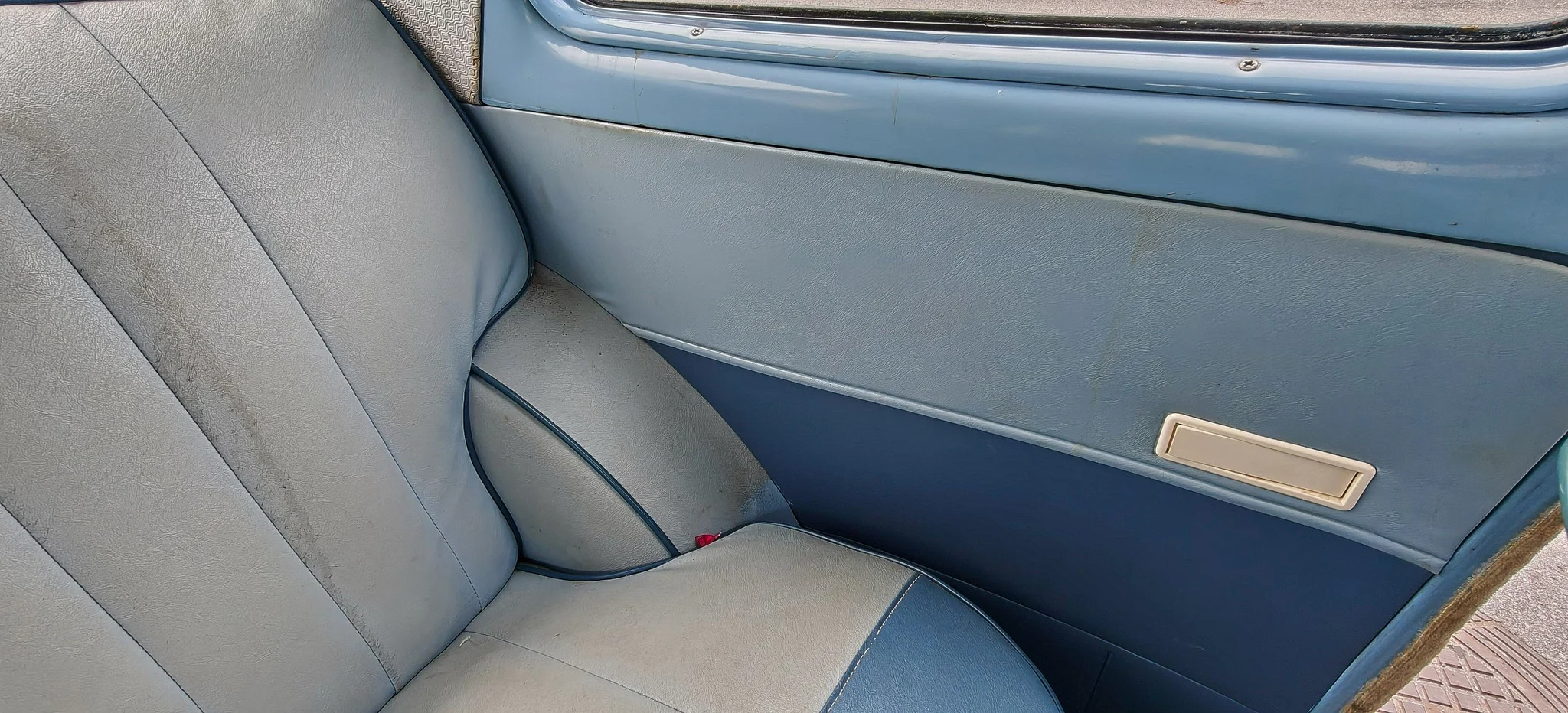 Innenraumfoto von 1958 Ford Anglia (21)
