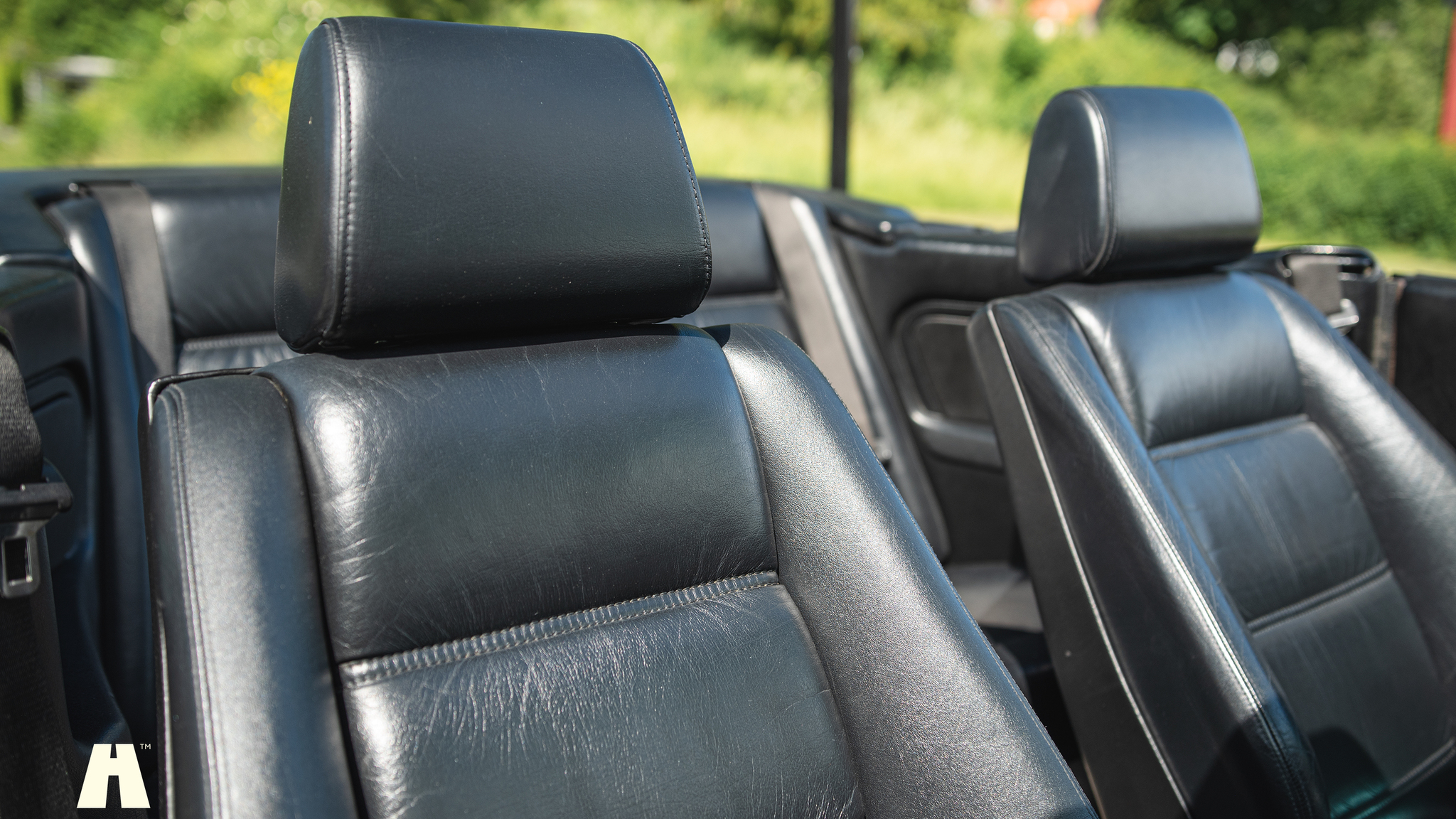 Interior image of 1990 BMW 320i Cabrio