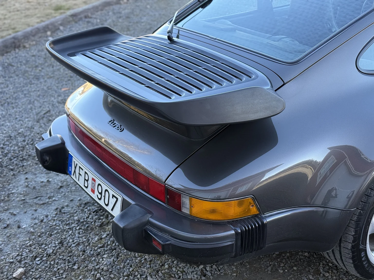 Aussenfoto 1989 Porsche 911 / 930 3.3 Turbo 5-speed (16)