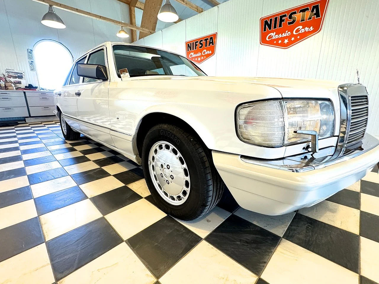 Bild von 1991 Mercedes-Benz S560 (28)