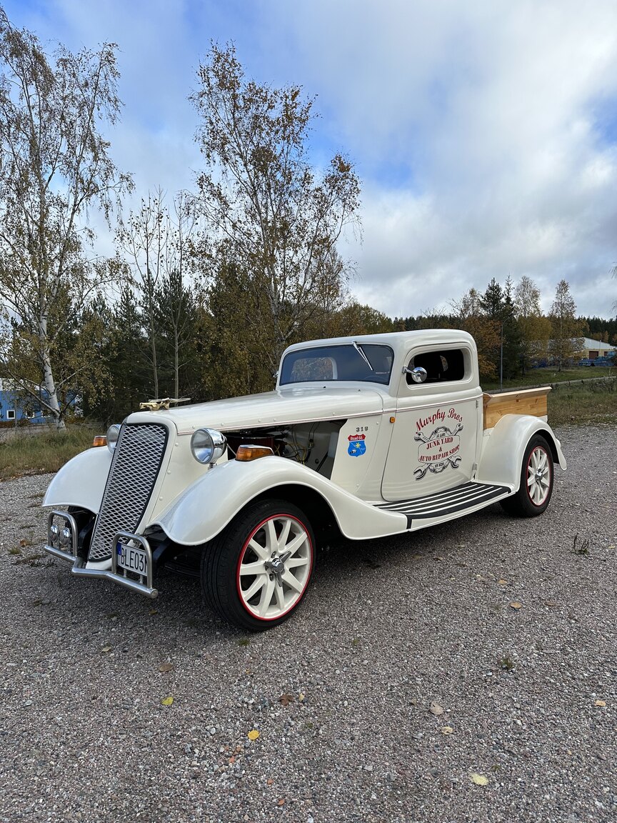 Exterior image of 1934 Ford Pickup Hot Rod