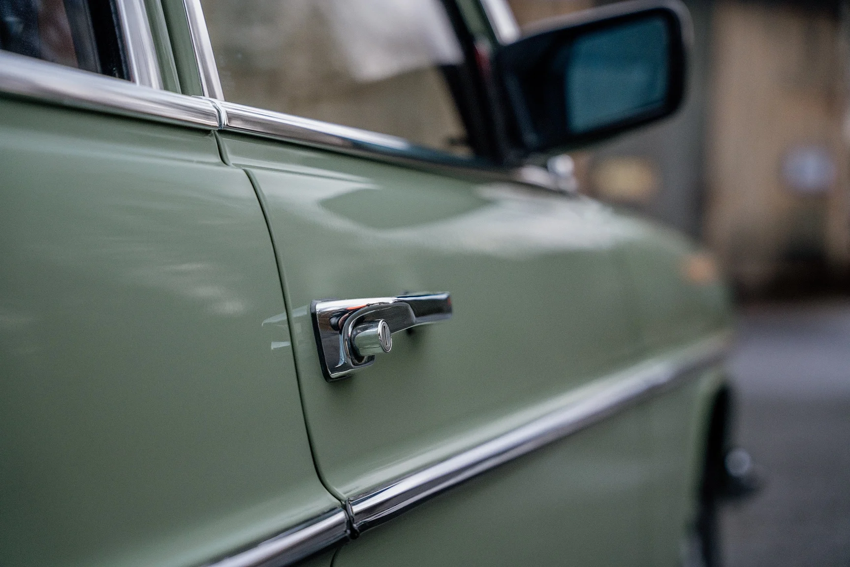 Exterior image of 1975 Mercedes-Benz 240 D 3.0 (31)