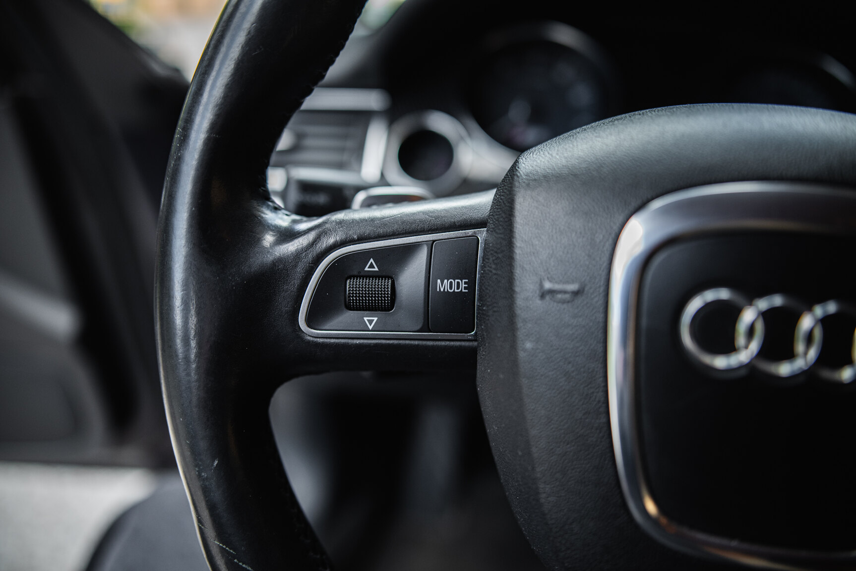 Interior image of 2009 Audi S8 5.2 V10 FSI Quattro