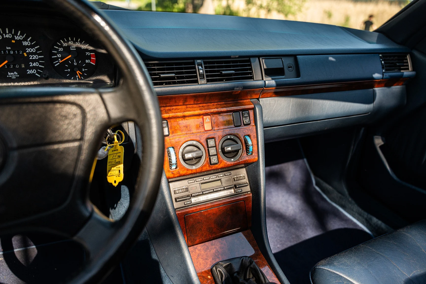 Interior image of 1993 Mercedes-Benz 300 CE-24 Cabriolet (33)