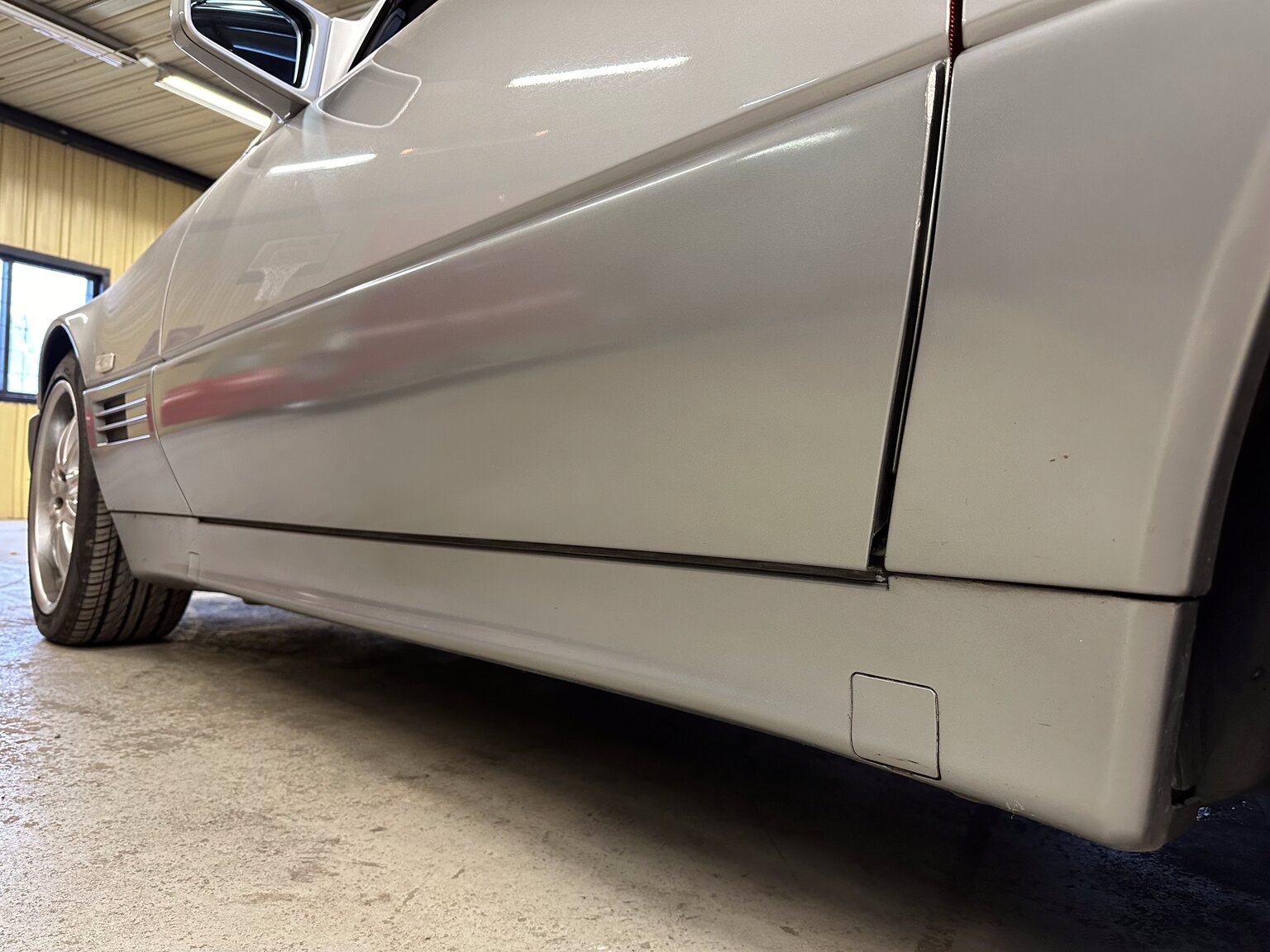 Exterior image of 1993 Mercedes-Benz SL 320