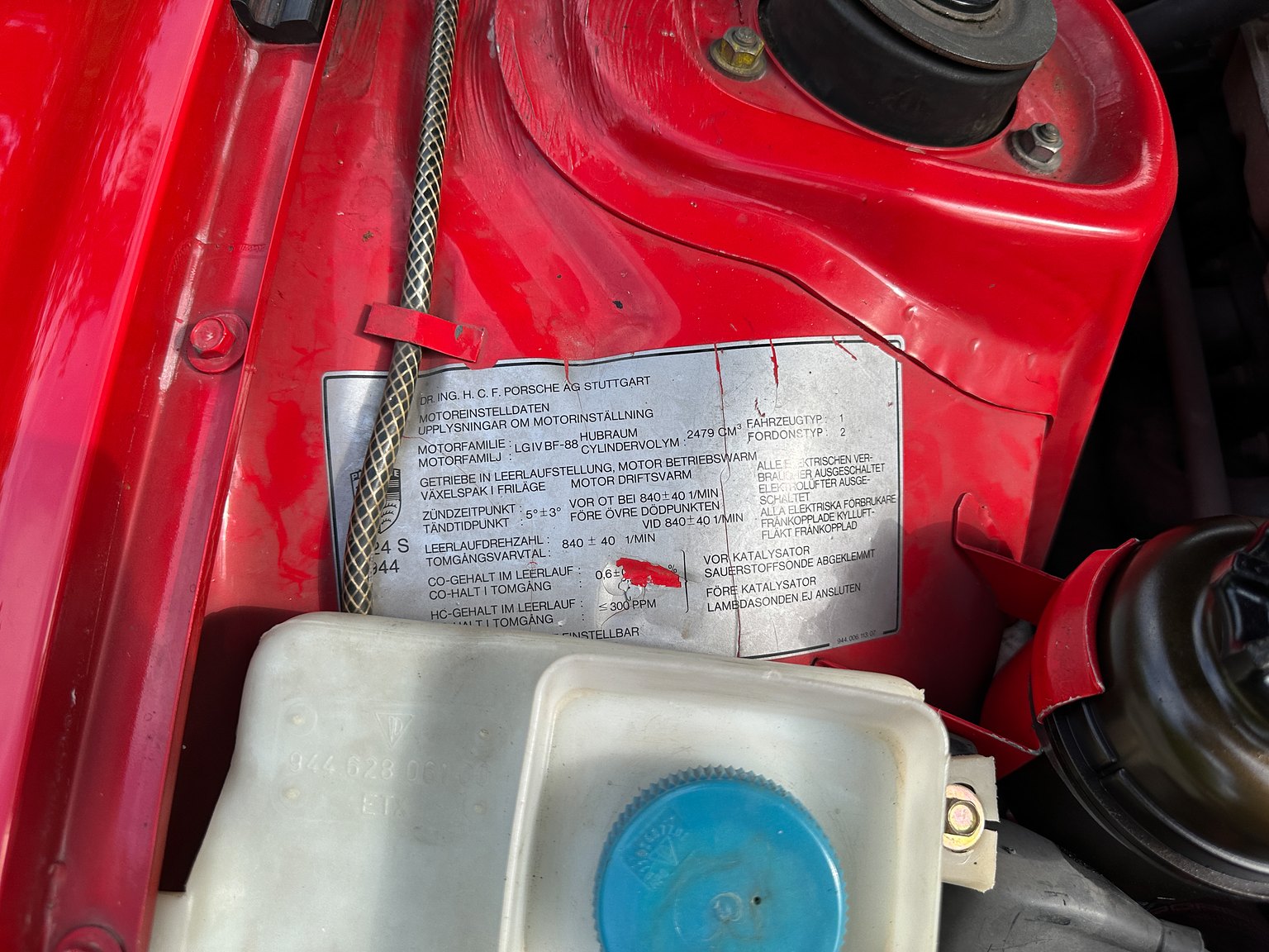 Image of 1988 Porsche 944 mechanics
