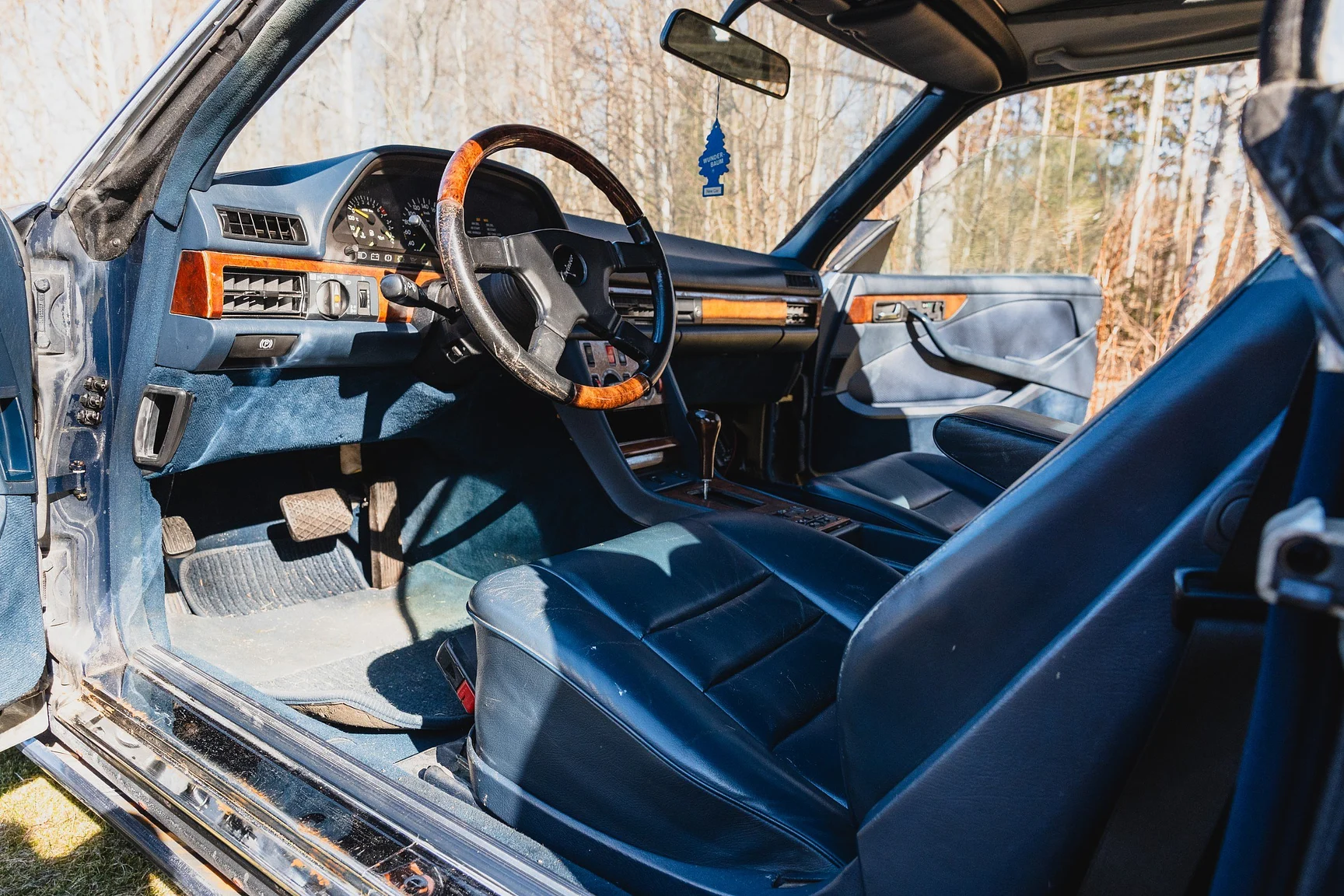 Interior image of 1986 Mercedes-Benz 560 SEC  (1)