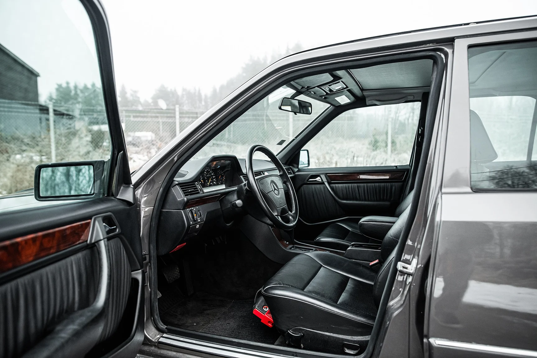 Interior image of 1993 Mercedes-Benz E 320 "AMG" (1)