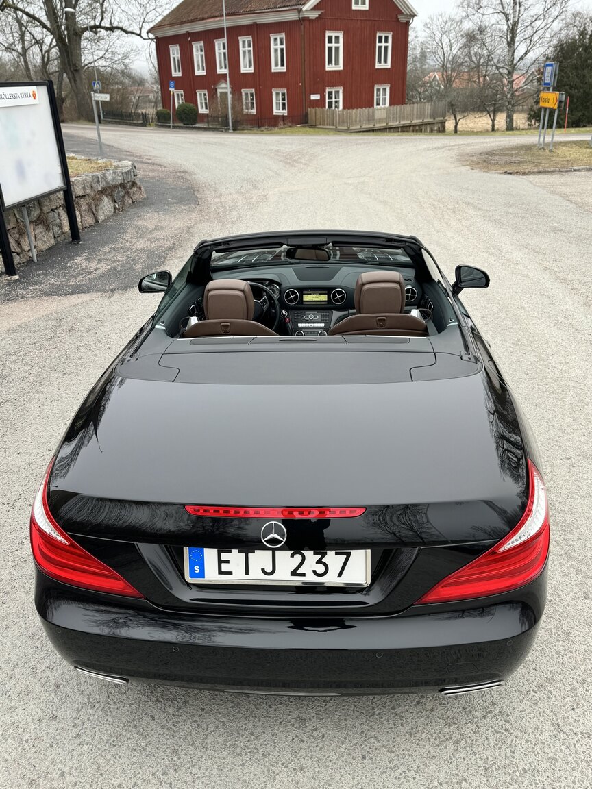 Exterior image of 2013 MERCEDES-BENZ SL 500