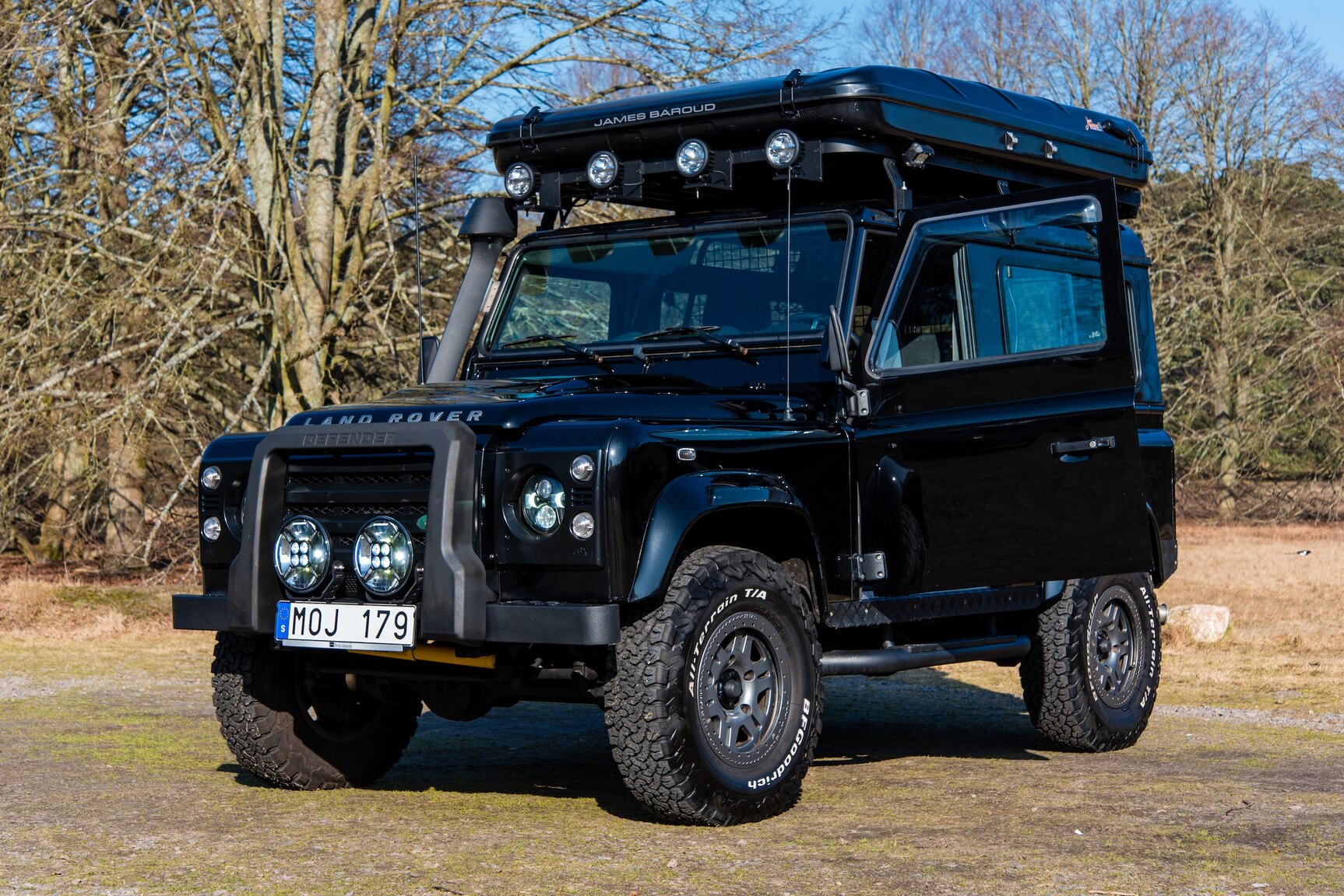 Exterior image of 2009 Land Rover Defender 90 2.4 TD4 4x4