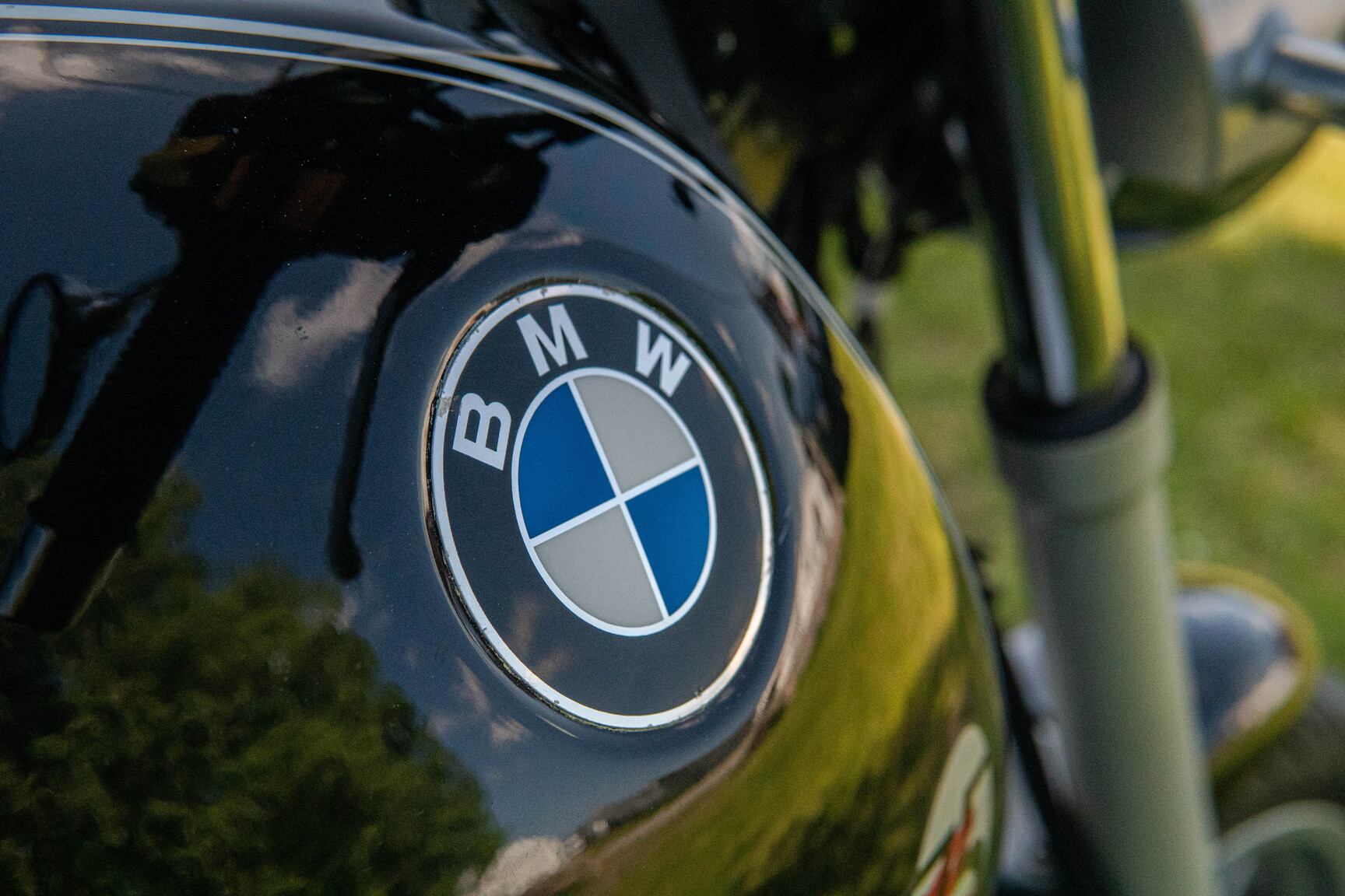 Exterior image of 1998 BMW R1100R (38)