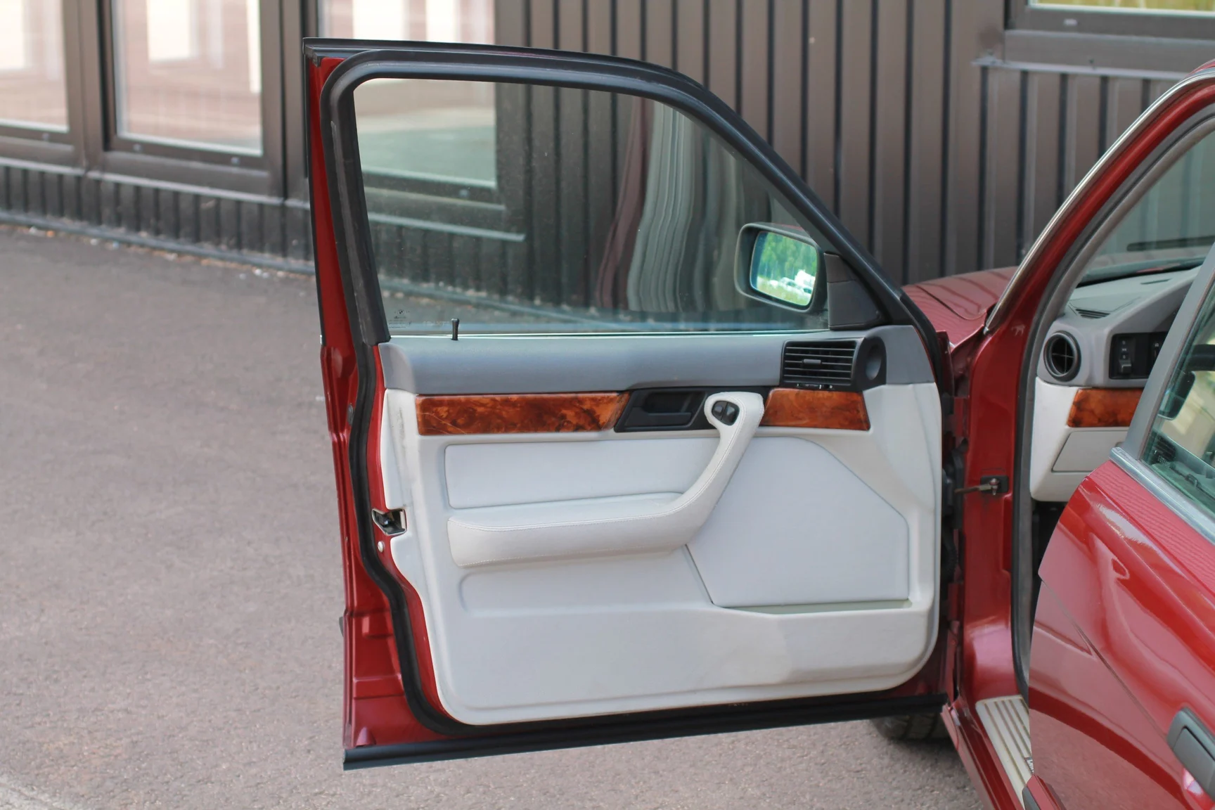 Innenraumfoto von 1993 BMW 540i Sedan (2)